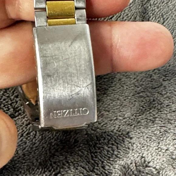 Citizen CQ Quartz Watch Men 6101-T15588 Two-Toned Black Dial Day/Date 7 1/4" - Picture 7 of 11